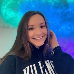 Meet your Posher, Olivia